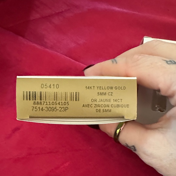 14K Yellow Gold 5MM Cubic Zirconia - Picture 2 of 3